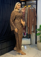 Trendy Two-Piece Linen Suit – Open or Belted Style with Chic Prints