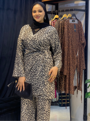 Trendy Two-Piece Linen Suit – Open or Belted Style with Chic Prints