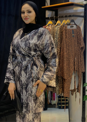 Trendy Two-Piece Linen Suit – Open or Belted Style with Chic Prints