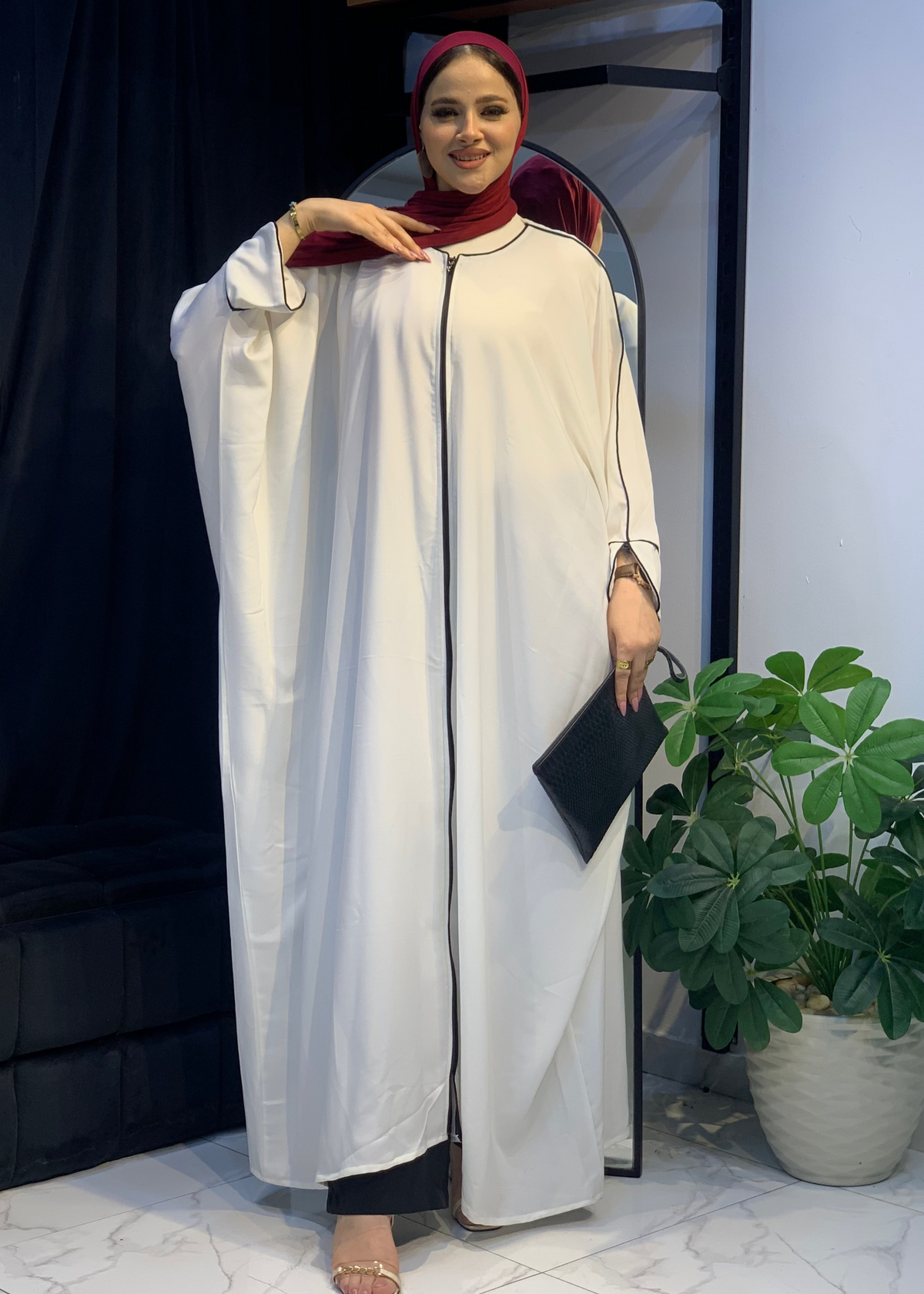 Silky Crepe Abaya | Elegant Fit with Zipper | Black & White | Fits 60kg–110kg
