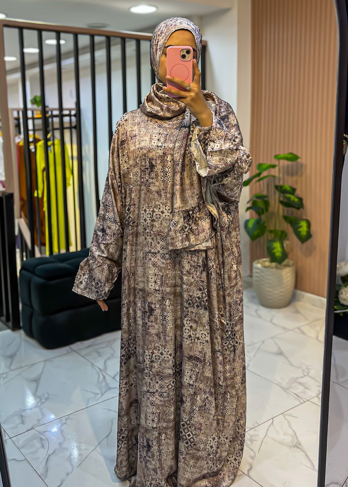 Satin Prayer Isdal with Attached Scarf – Vintage Mosaic Print | Free Size 55–120 kg