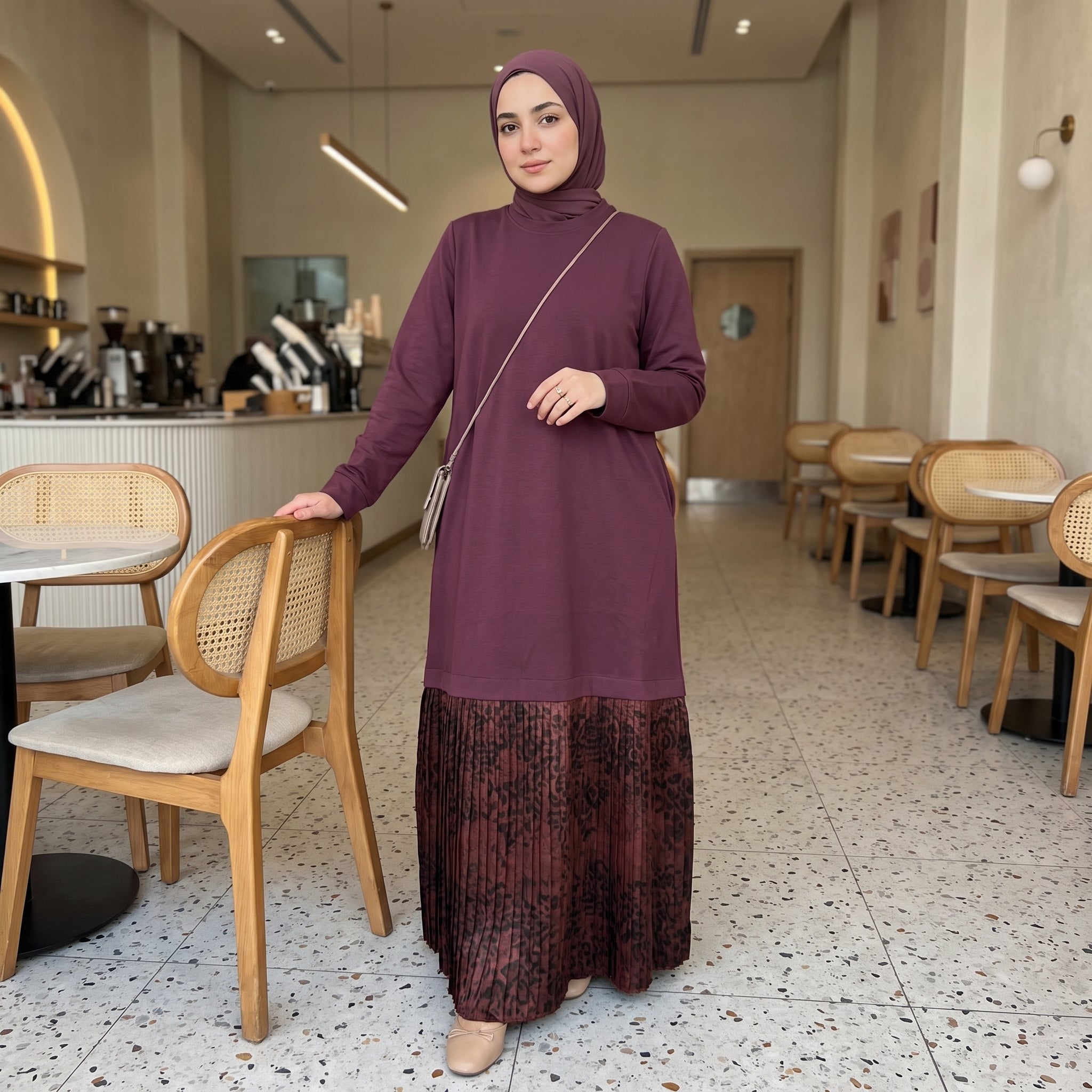 Model wearing Milton Tunic Dress with Satin Pleats | عارضة ترتدي فستان تونيك ميلتون بكسرات ساتان – view 2 | لقطة 2