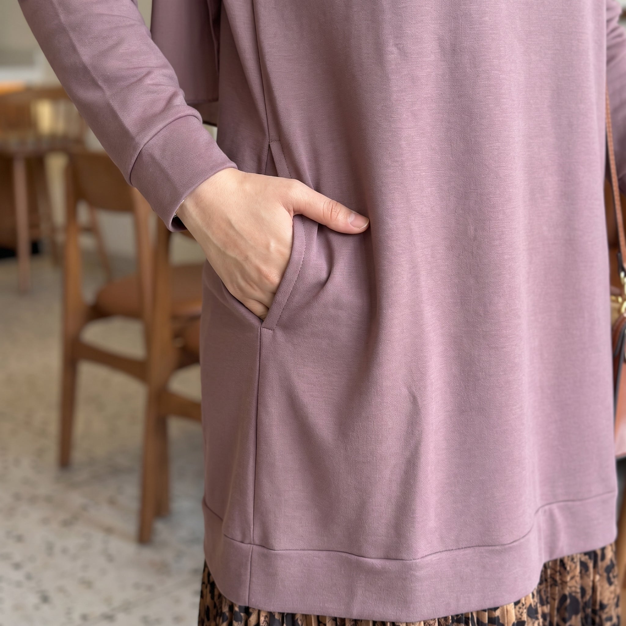 Milton Tunic Dress with Satin Pleats full view | عرض كامل لـفستان تونيك ميلتون بكسرات ساتان – view 10 | لقطة 10