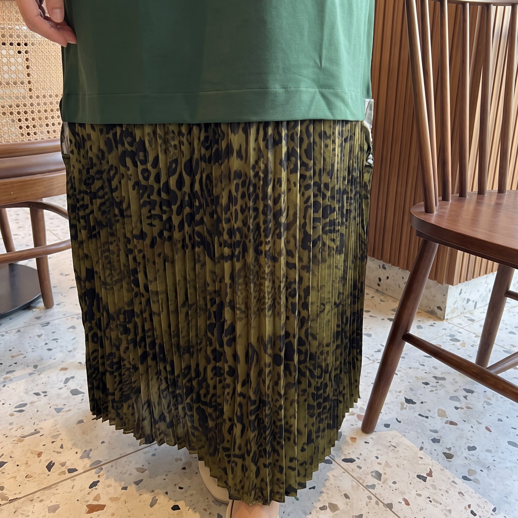 Milton Tunic Dress with Satin Pleats full view | عرض كامل لـفستان تونيك ميلتون بكسرات ساتان – view 9 | لقطة 9