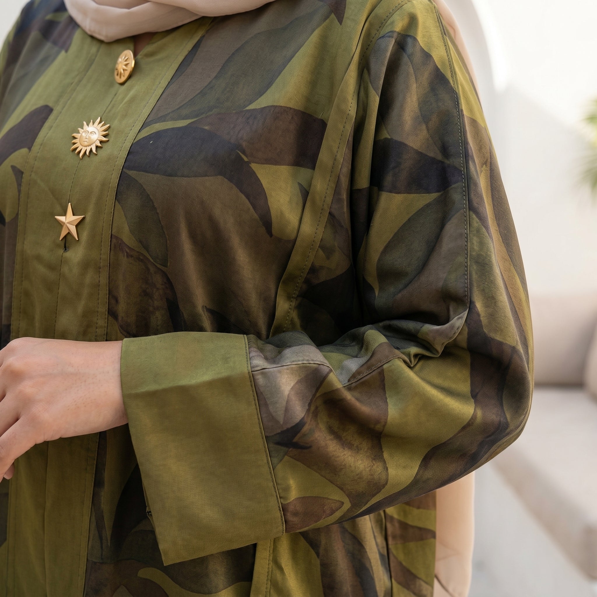 Printed Satin Abaya full view | عرض كامل لـعباية ساتان مطبوعة – view 6 | لقطة 6