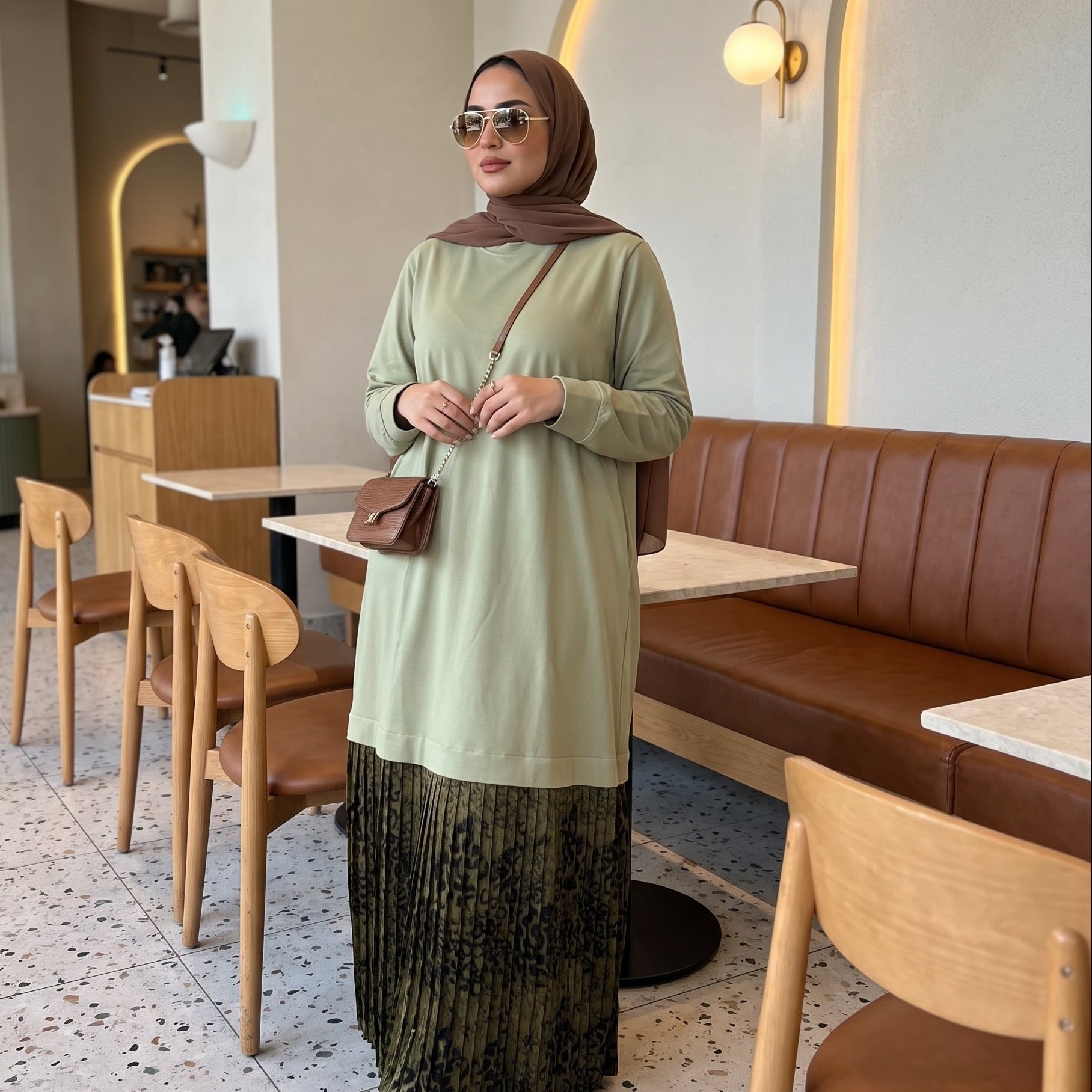 Model wearing Milton Tunic Dress with Satin Pleats | عارضة ترتدي فستان تونيك ميلتون بكسرات ساتان – view 1 | لقطة 1