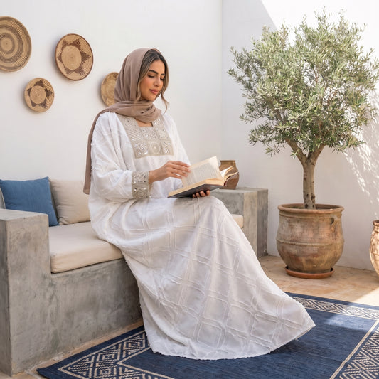 Model wearing Shiny Linen Embroidered Abaya | عارضة ترتدي عباية كتان لامع مطرزة – view 5 | لقطة 5