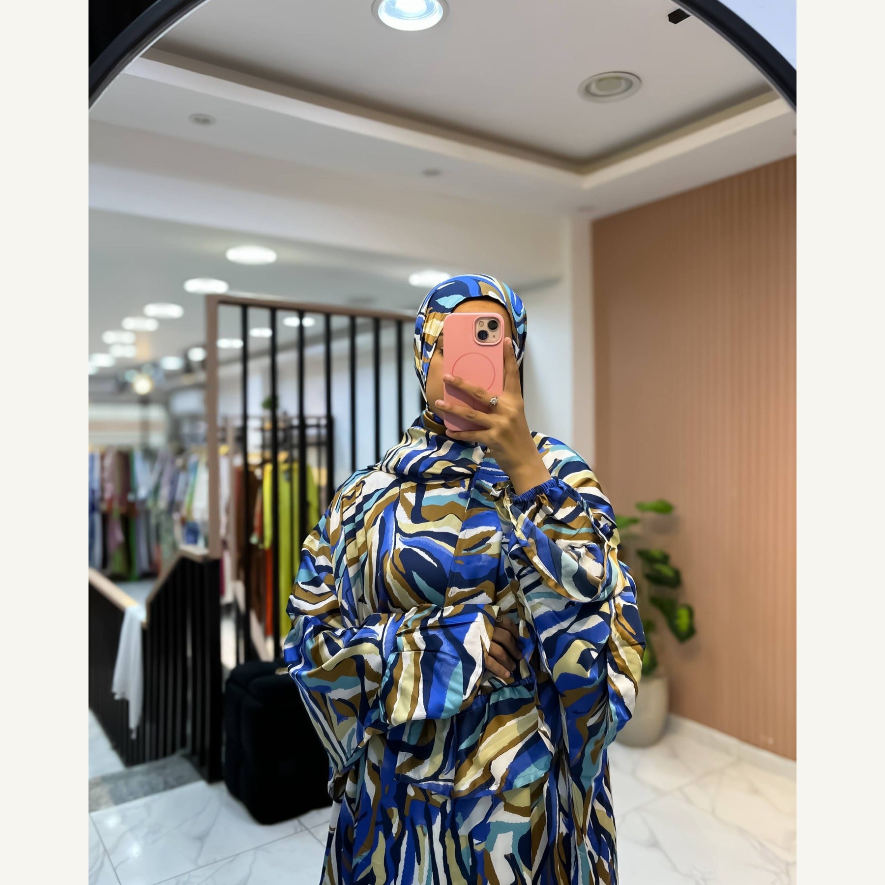 إسدال ستان تموجات زرقاء بطرحة متصلة | Blue Waves Satin Isdal with attached hijab