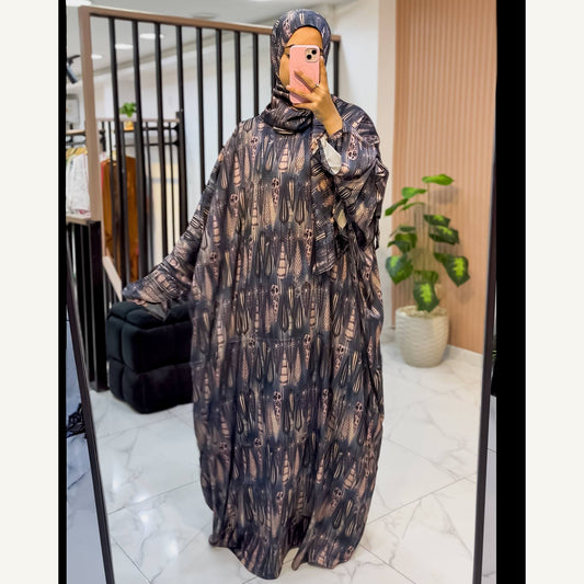 إسدال ستان ريش داكن بطرحة متصلة | Dark Feather Satin Isdal with attached hijab