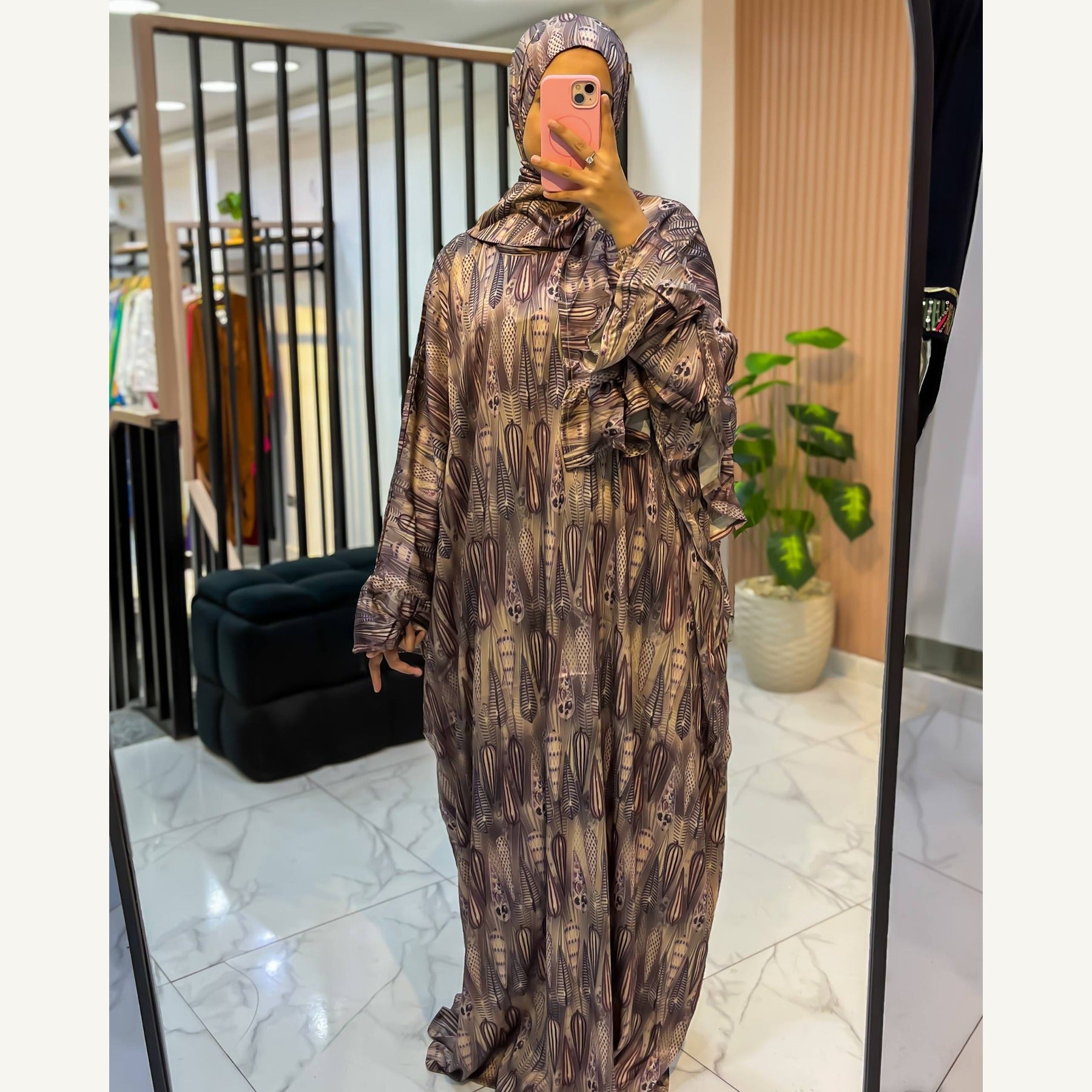 إسدال ستان ريش موف بطرحة متصلة | Mauve Feather Satin Isdal with attached hijab
