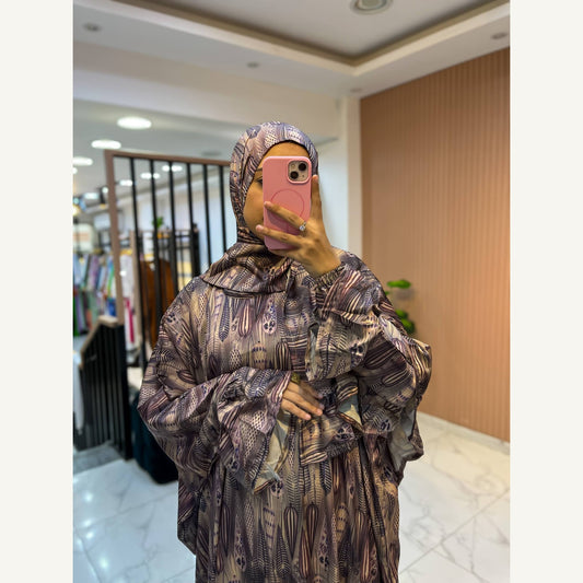 إسدال ستان ريش موف بطرحة متصلة | Mauve Feather Satin Isdal with attached hijab