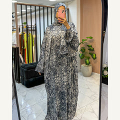 إسدال ستان زخارف أسود وأبيض بطرحة متصلة | Monochrome Ornamental Satin Isdal with attached hijab
