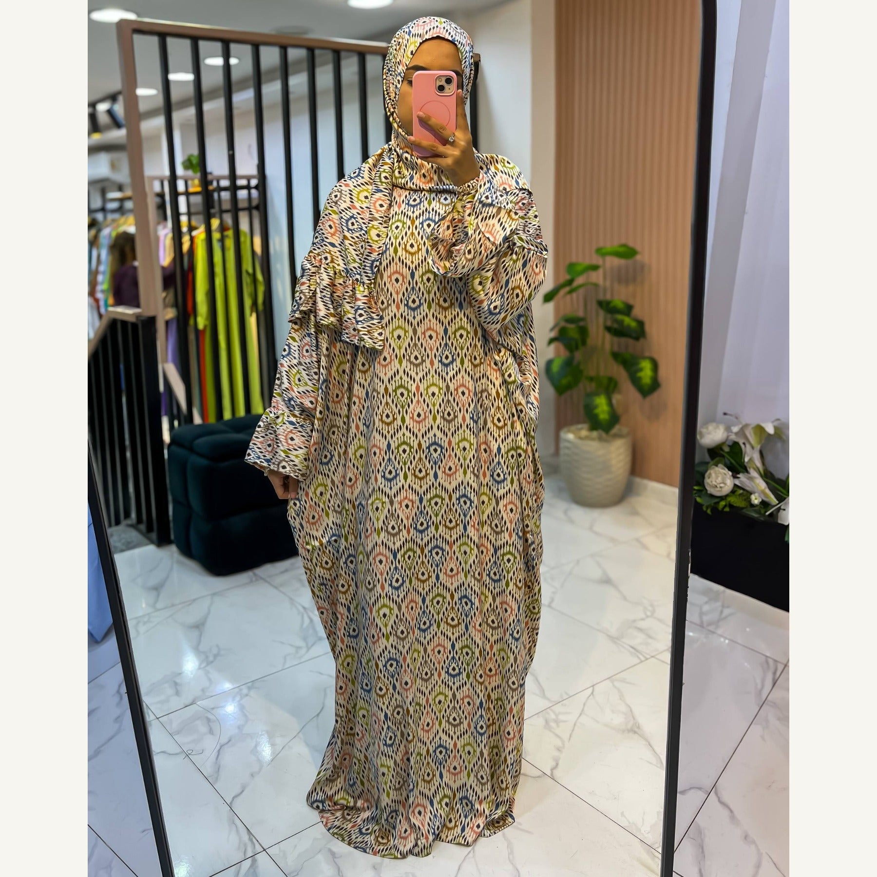 إسدال ستان نقشة هندسية ملونة بطرحة متصلة | Multicolor Geometric Satin Isdal with attached hijab