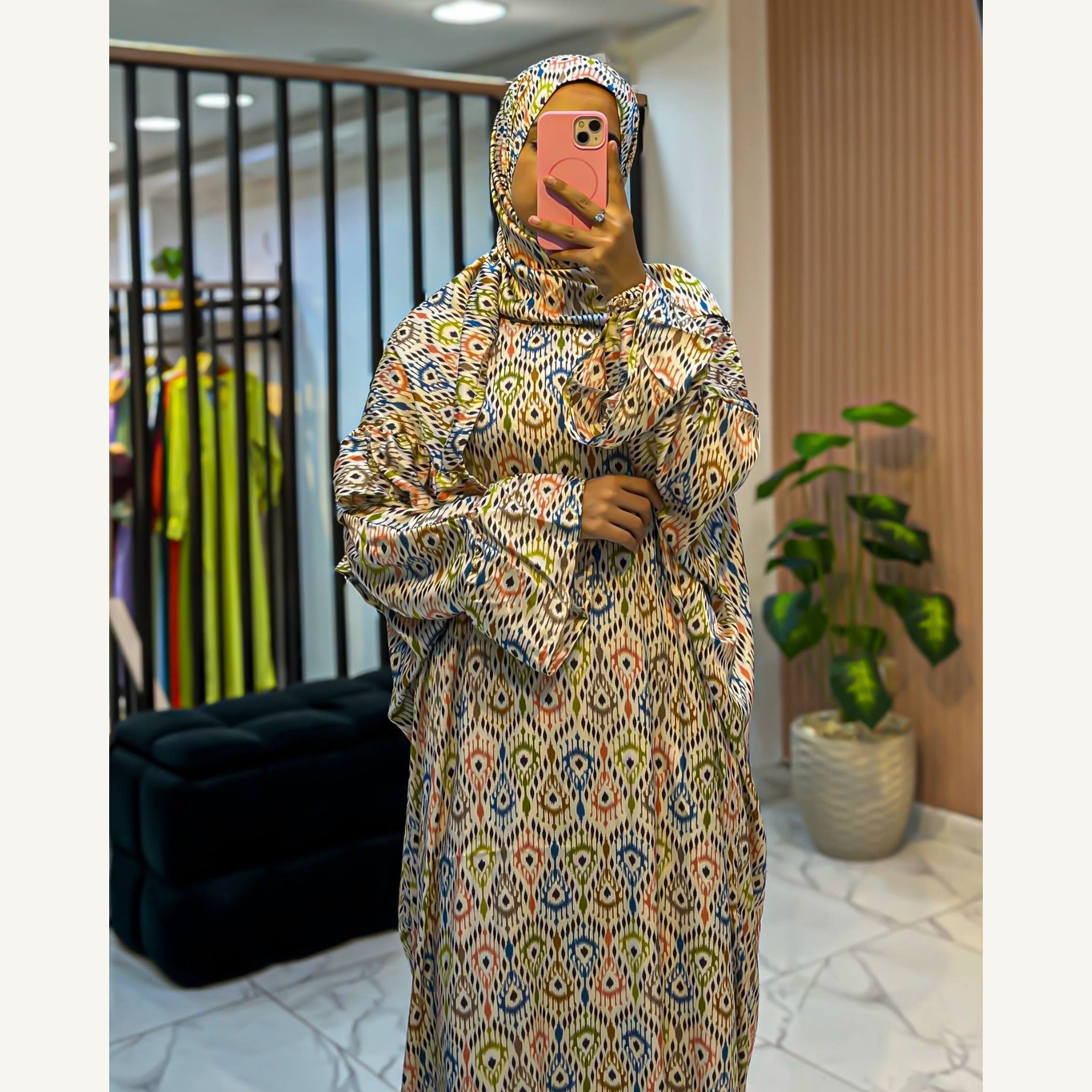 إسدال ستان نقشة هندسية ملونة بطرحة متصلة | Multicolor Geometric Satin Isdal with attached hijab