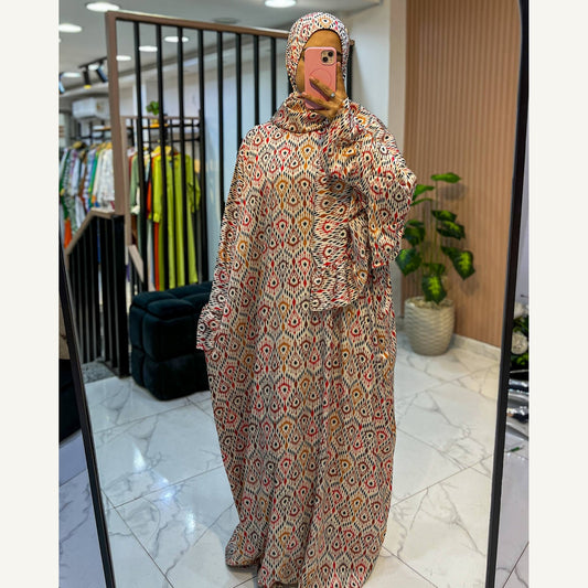 إسدال ستان نقشة هندسية بألوان دافئة بطرحة متصلة | Warm Geometric Satin Isdal with attached hijab