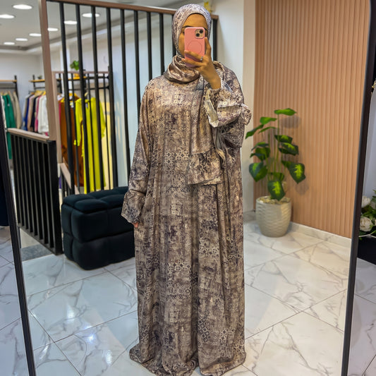 Satin Prayer Isdal with Attached Scarf – Vintage Mosaic Print | Free Size 55–120 kg